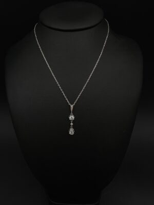 Chaine et son pendentif diamants
