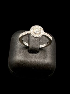 Bague or gris centre diamant taille ancienne entourage diamants