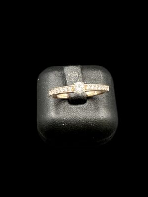 Solitaire or rose et diamants