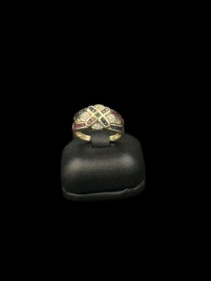 Bague or jaune 18 ct sertie de calibrés saphir rubis émeraude et diamants