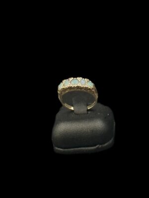 Bague or jaune 18 ct sertie de cinq opales d’Australie et diamants