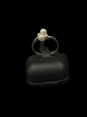 Bague “Toi et Moi” en or gris 18 ct perles de culture et deux diamants