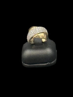 Bague en or jaune 18 ct pavé diamants